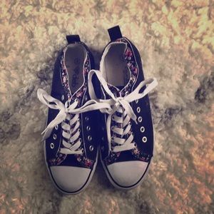 Black shoes with roses on them